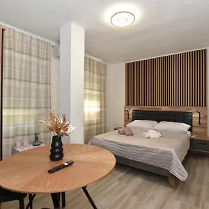 https://jeta-2-studio-rooms.hotelinzadar.com